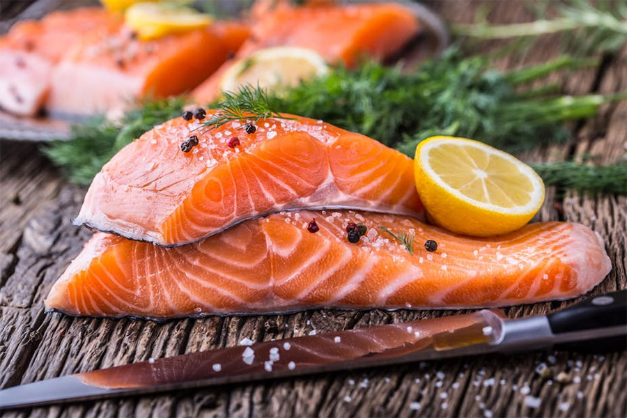 Bổ sung cá hồi tăng cường omega 3 một trong cách điều trị rối loạn nội tiết tố , giúp cân bằng nội tiết tố nữ