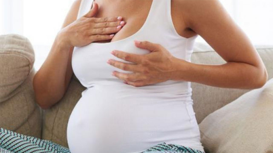 Kích thước ngực có sự thay đổi là dấu hiệu nhận biết mang thai
