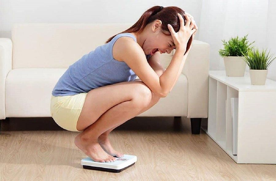 Cơ thể tăng cân bất thường cũng là dấu hiệu nhận biết rối loạn nội tiết tố nữ hay nội tiết kém