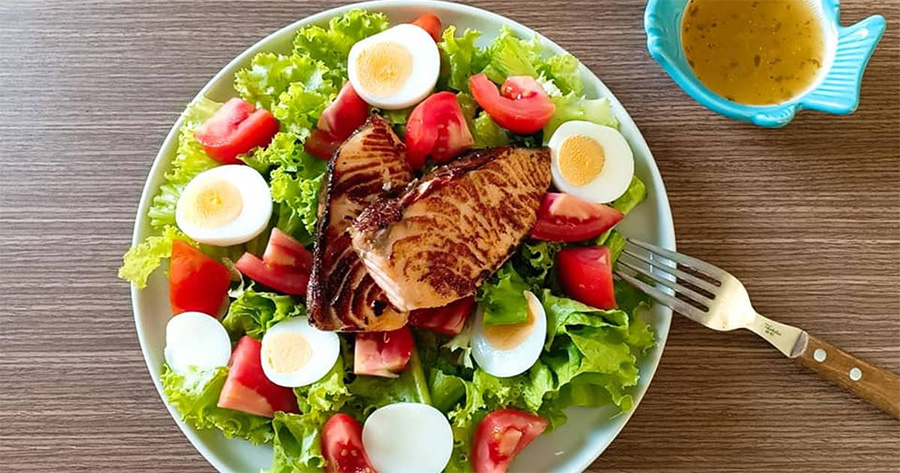 Thực đơn Salad với cá hồi giúp giảm cân sau sinh hiệu quả