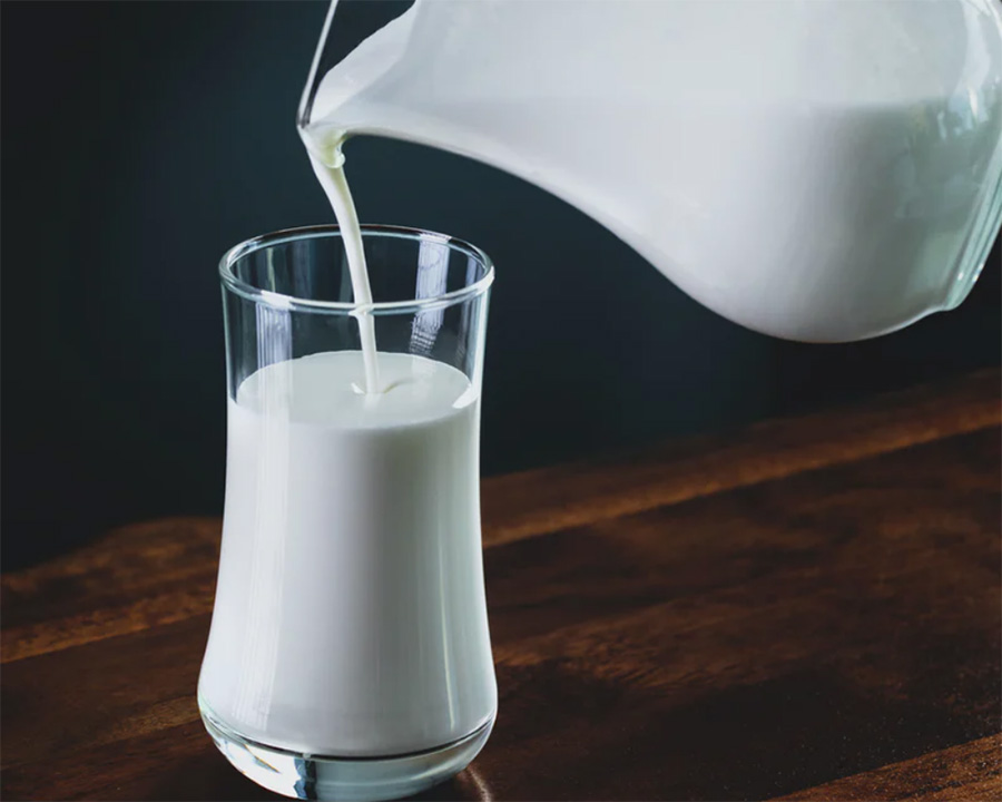 Tăng hormone Estrogen trong cơ thể do sử dụng sữa quá nhiều 