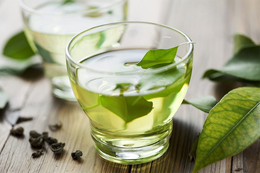 Duy trì làn da khỏe mạnh và sạch mụn nội tiết nhờ uống nước trà xanh 