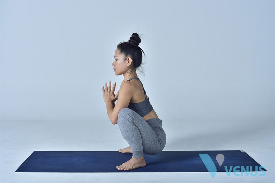 Động tác này đòi hỏi sự dẻo dai và khéo léo cao - bài tập yoga giảm cân hiệu quả